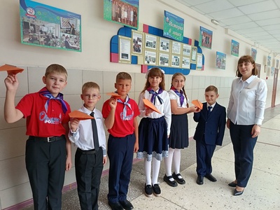 Традиция на День Знаний "Самолетик будущего"